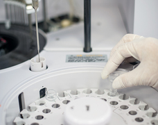 Увага! Виїзд лаборанта додому